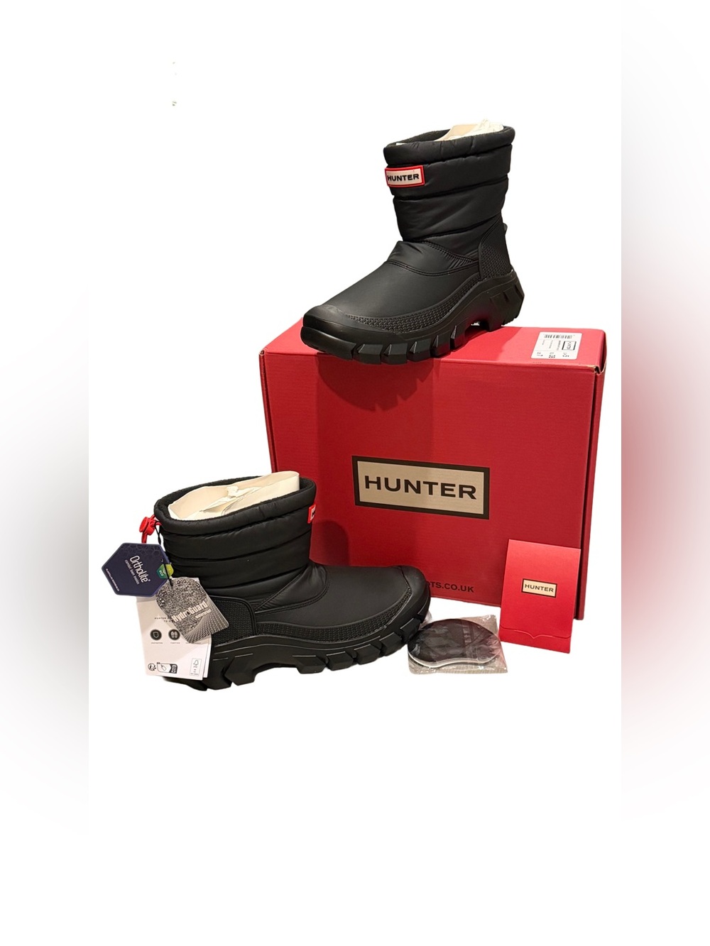 NWT Hunter Women's Intrepid Short Snow Boot
Black/Red, Size US 7 - Picture 6 of 15
